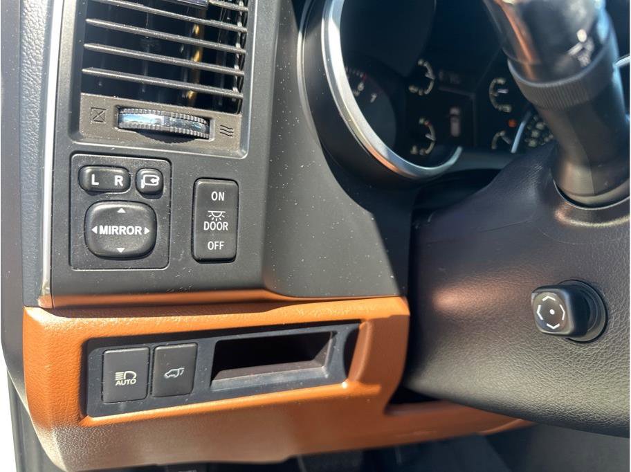 Used 2019 Toyota Sequoia Platinum AWD/4WD image 21