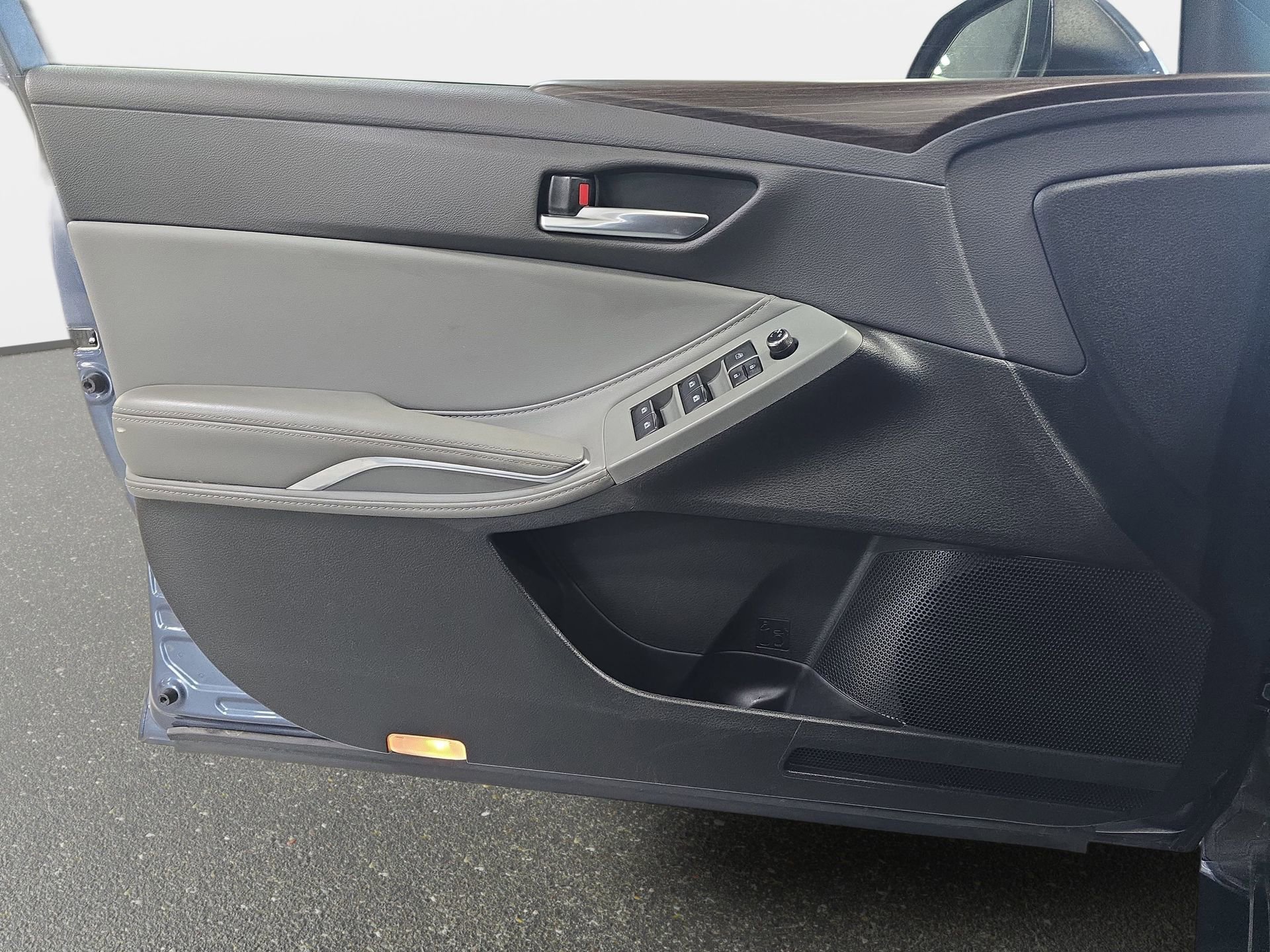 Used 2021 Toyota Avalon XLE FWD image 25