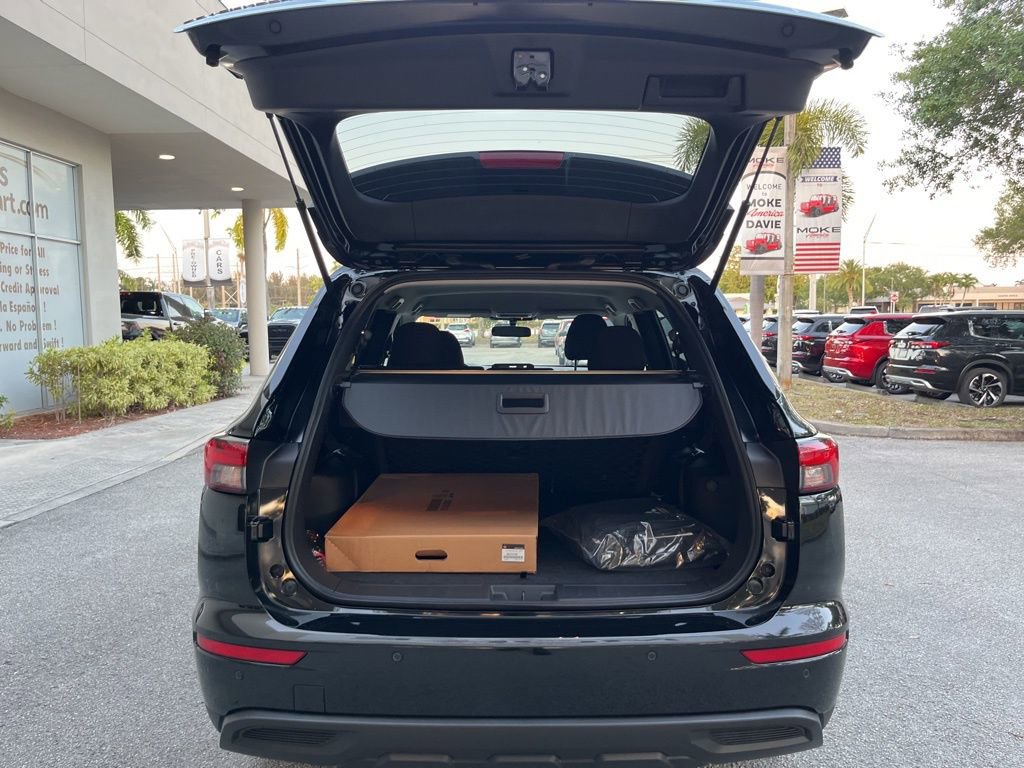 Used 2024 Mitsubishi Outlander ES image 24