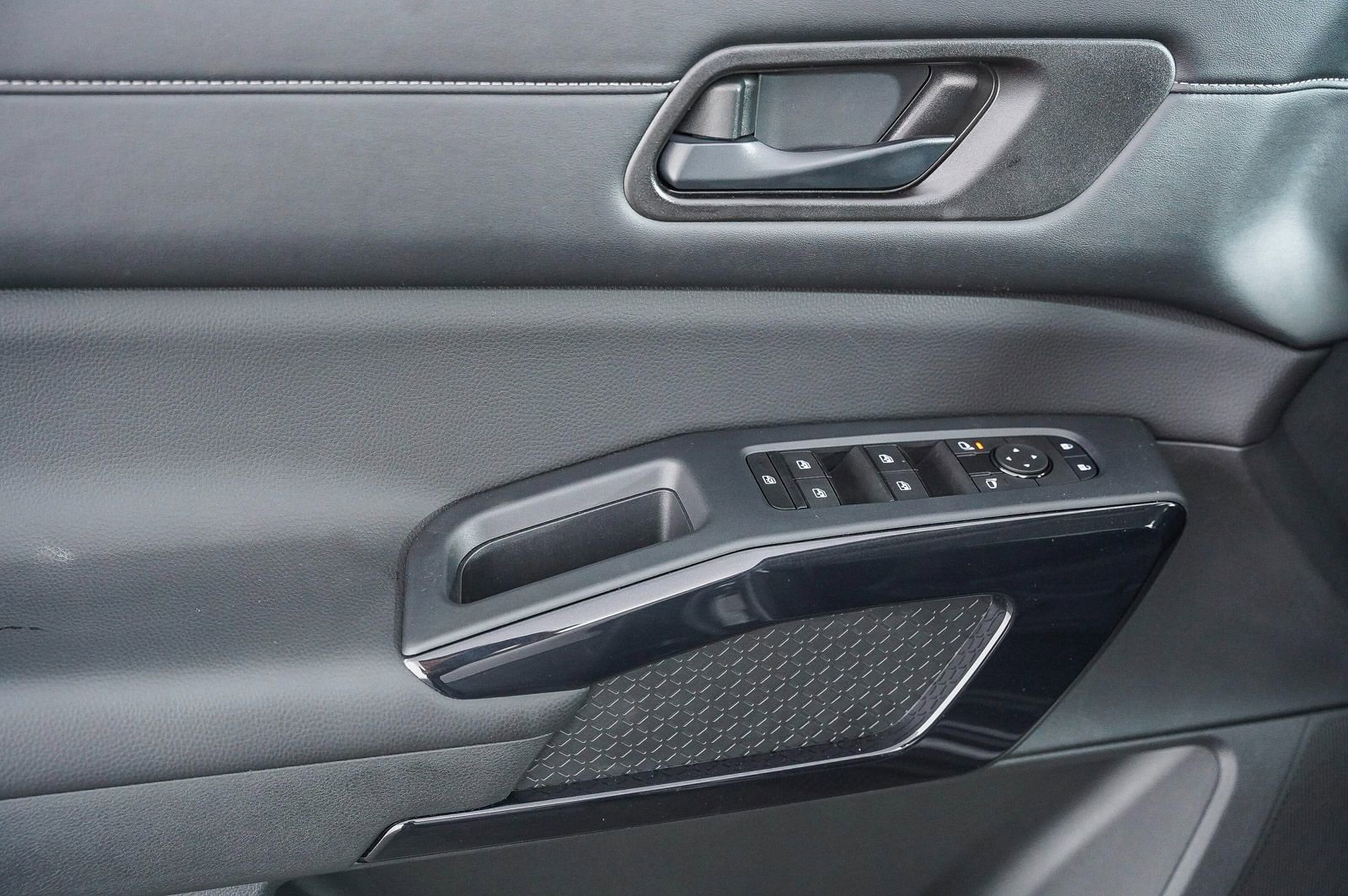 Certified 2025 Nissan Pathfinder S image 23