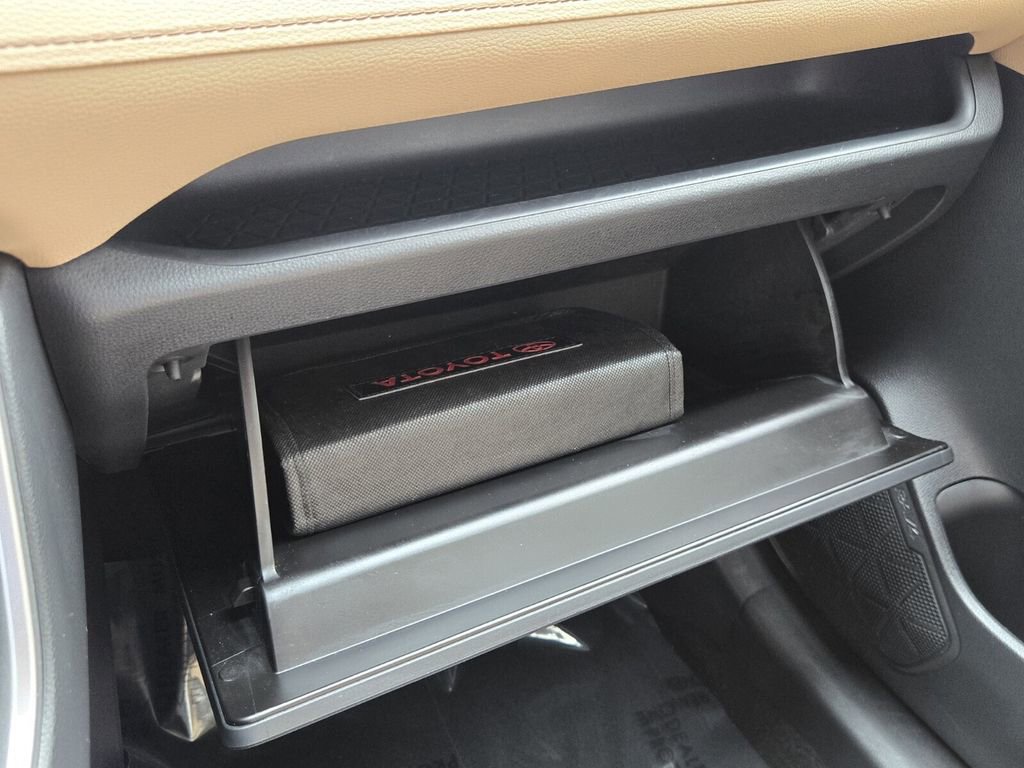 Used 2023 Toyota RAV4 LE image 23