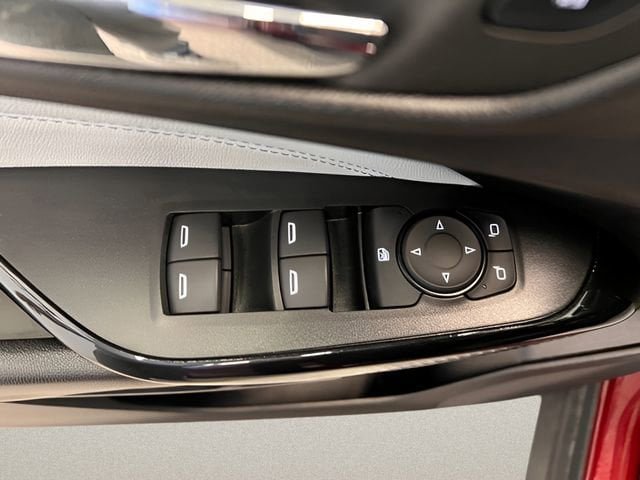 Used 2025 Chevrolet Trax LT FWD image 13