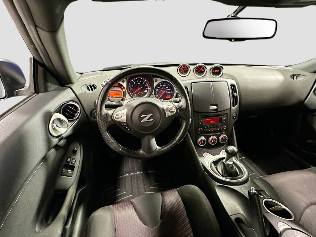 Used 2020 Nissan 370Z Coupe image 21