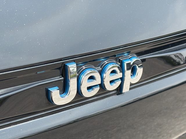 Used 2023 Jeep Grand Cherokee Overland w/ Luxury Tech Group IV AWD/4WD image 11