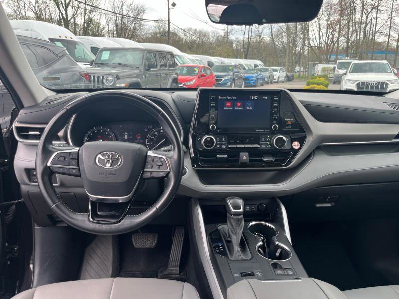 Used 2021 Toyota Highlander XLE image 31