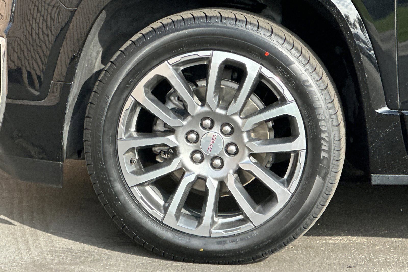 Certified 2023 GMC Acadia Denali w/ Denali Ultimate Package image 29