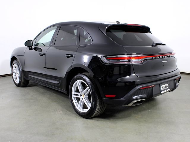 Certified 2023 Porsche Macan image 3