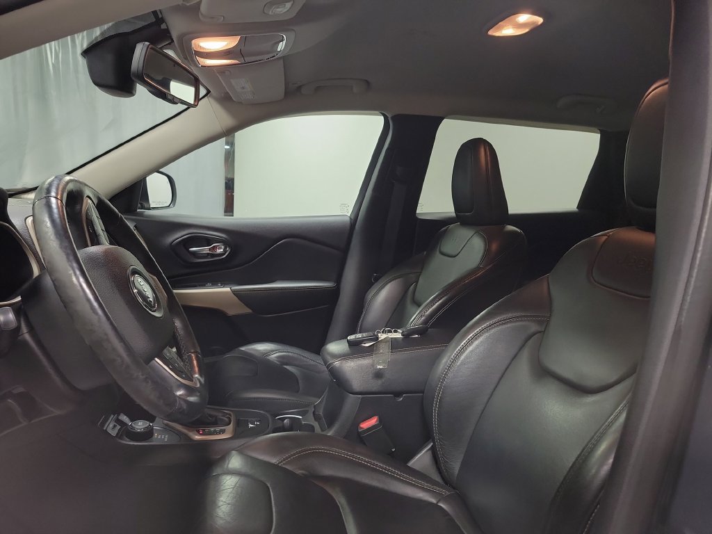 Used 2018 Jeep Cherokee Limited AWD/4WD image 16