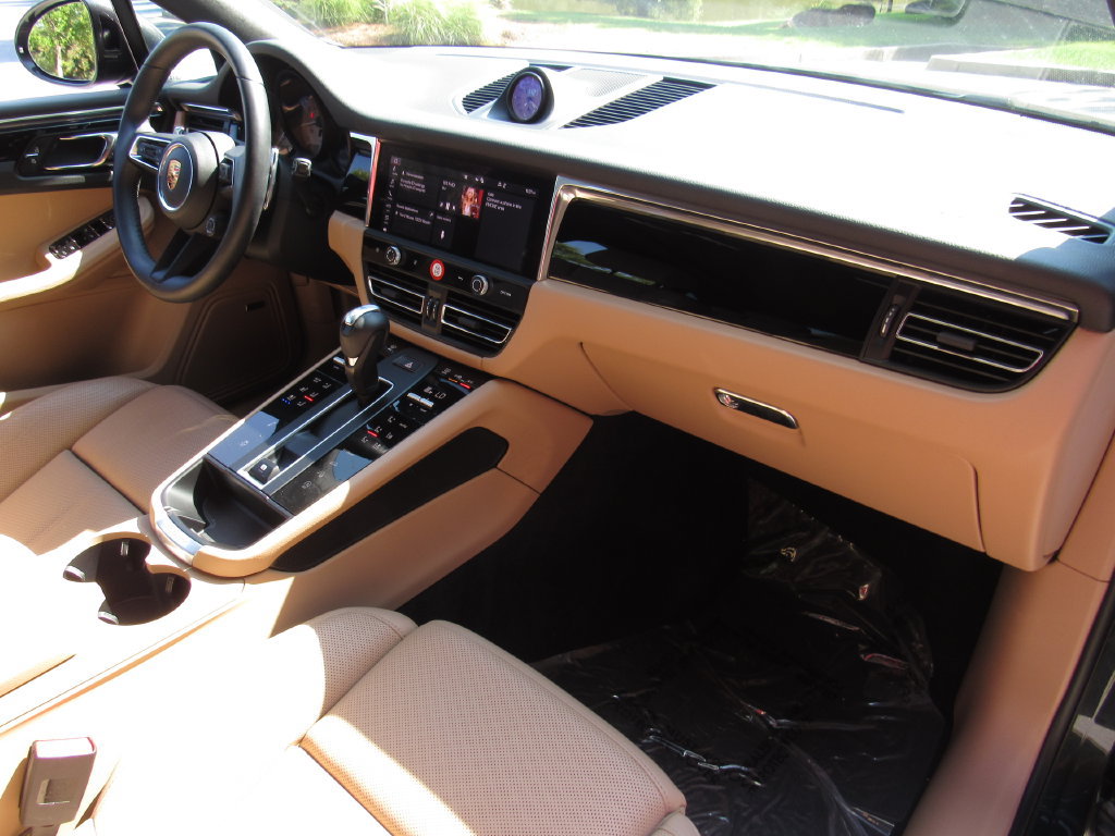 Certified 2026 Porsche Macan AWD/4WD image 20