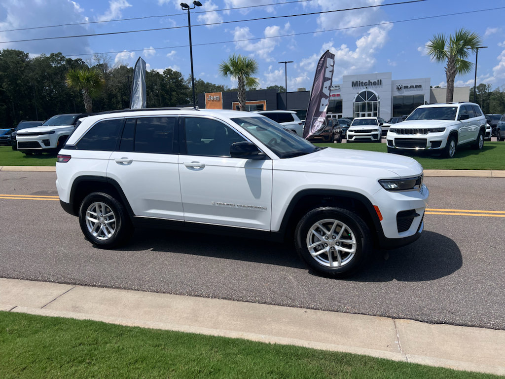 New 2026 Jeep Grand Cherokee 2WD image 3