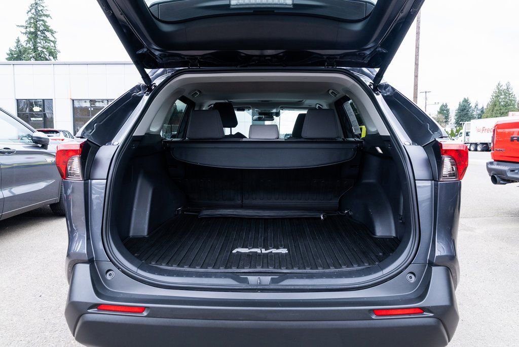 Used 2025 Toyota RAV4 XLE w/ Convenience Package image 7