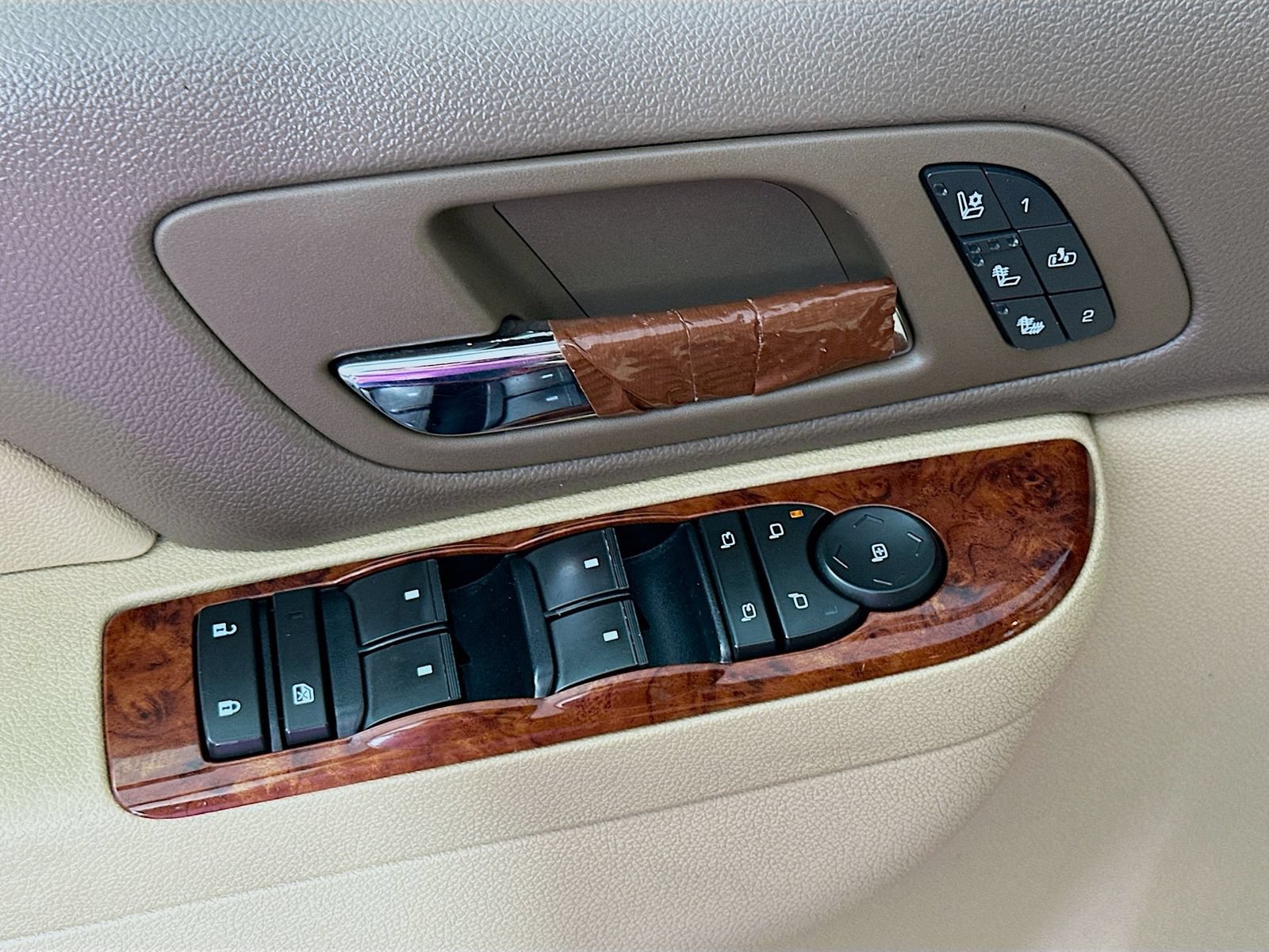 Used 2010 Chevrolet Suburban LTZ AWD/4WD image 18