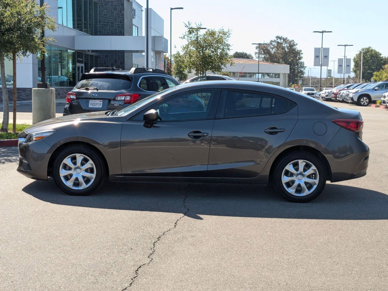 Used 2017 MAZDA MAZDA3 Sport FWD image 2