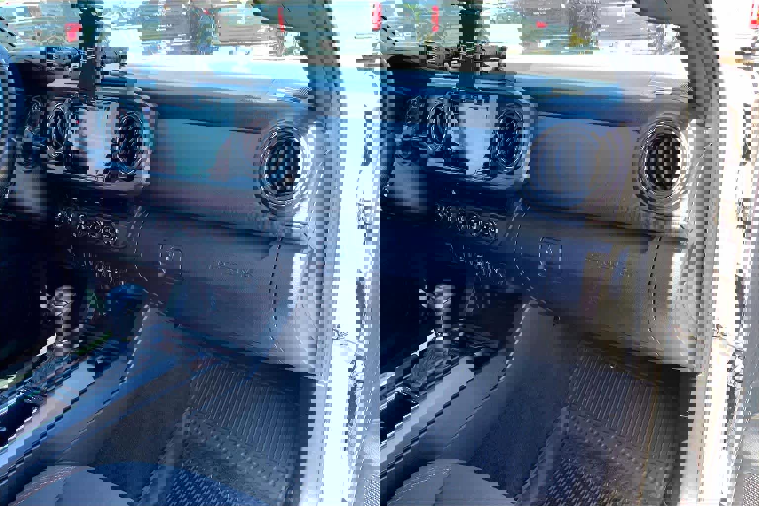 Used 2018 Toyota Tacoma TRD Off-Road image 18