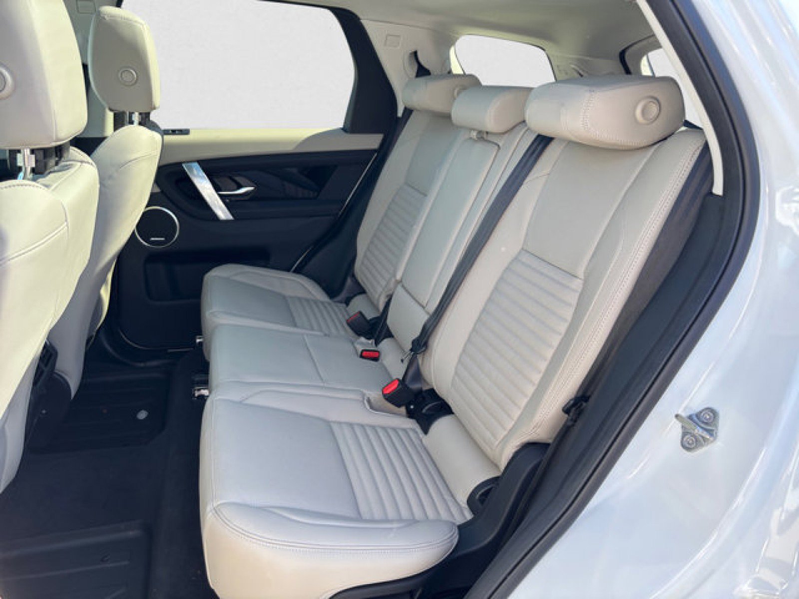 Used 2025 Land Rover Discovery Sport S image 18