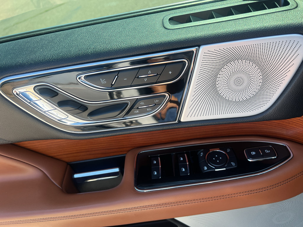 Used 2019 Lincoln Navigator Reserve w/ Cargo Package AWD/4WD image 13