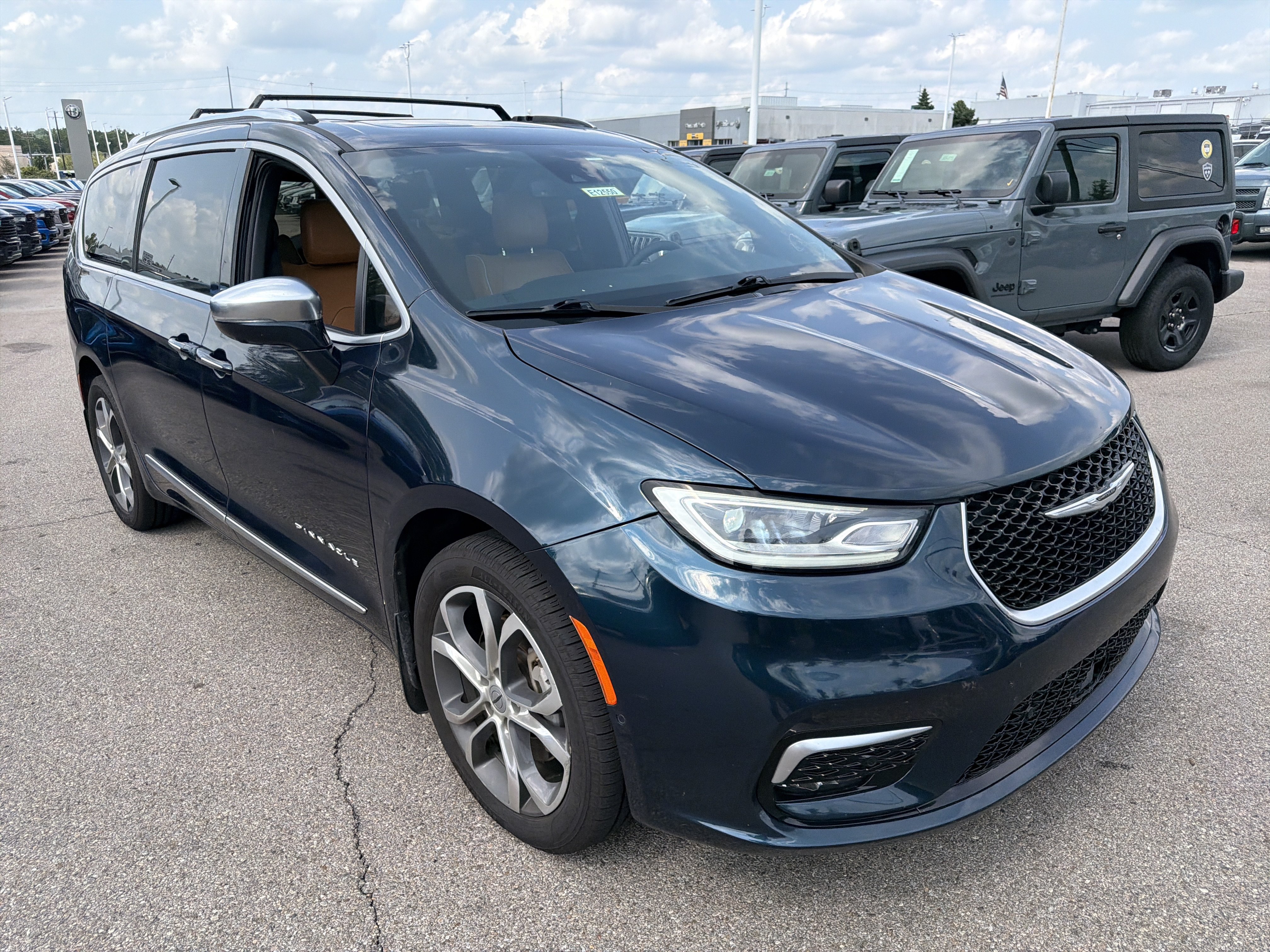 Used 2022 Chrysler Pacifica Pinnacle AWD/4WD image 15