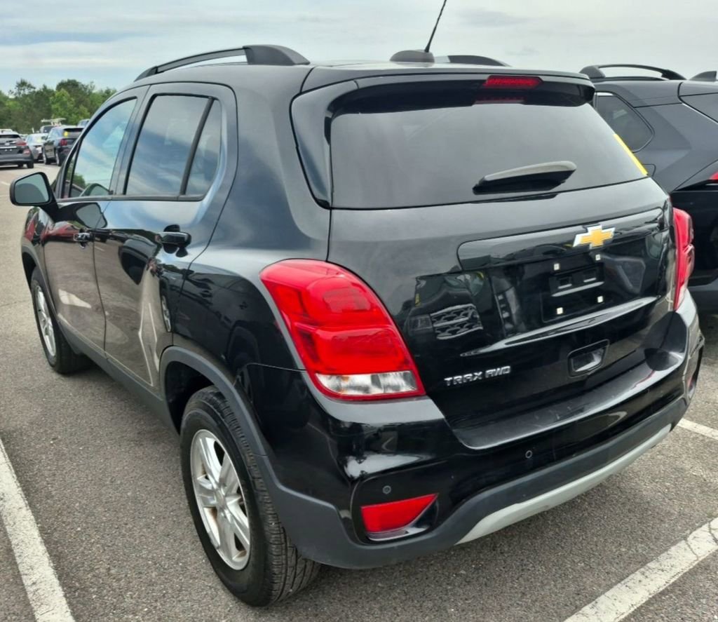 Used 2022 Chevrolet Trax LT w/ Driver Confidence Package AWD/4WD image 3