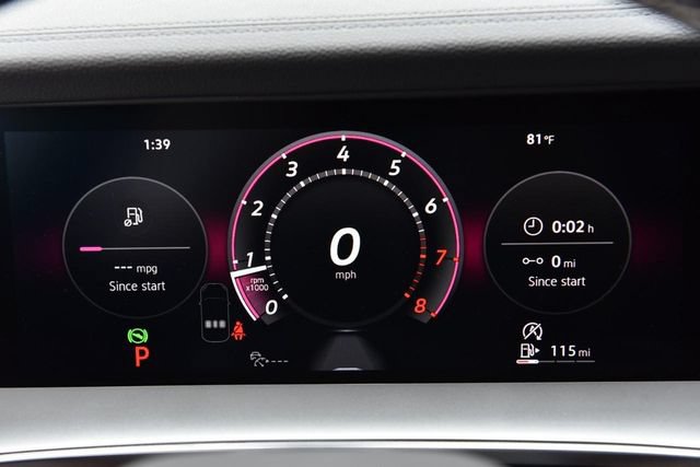 Certified 2025 Volkswagen Tiguan SE FWD image 12
