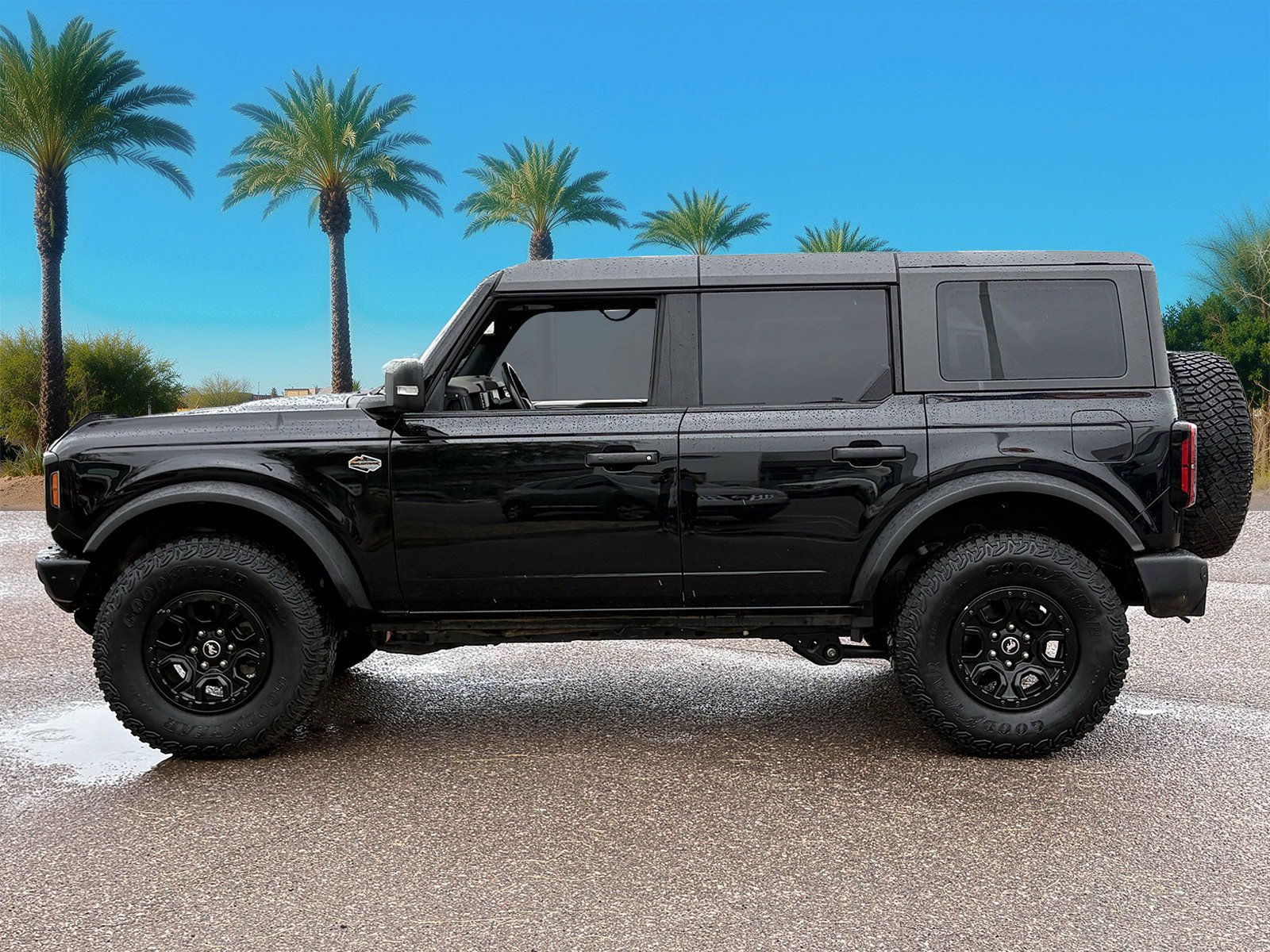 Certified 2024 Ford Bronco Wildtrak AWD/4WD image 2