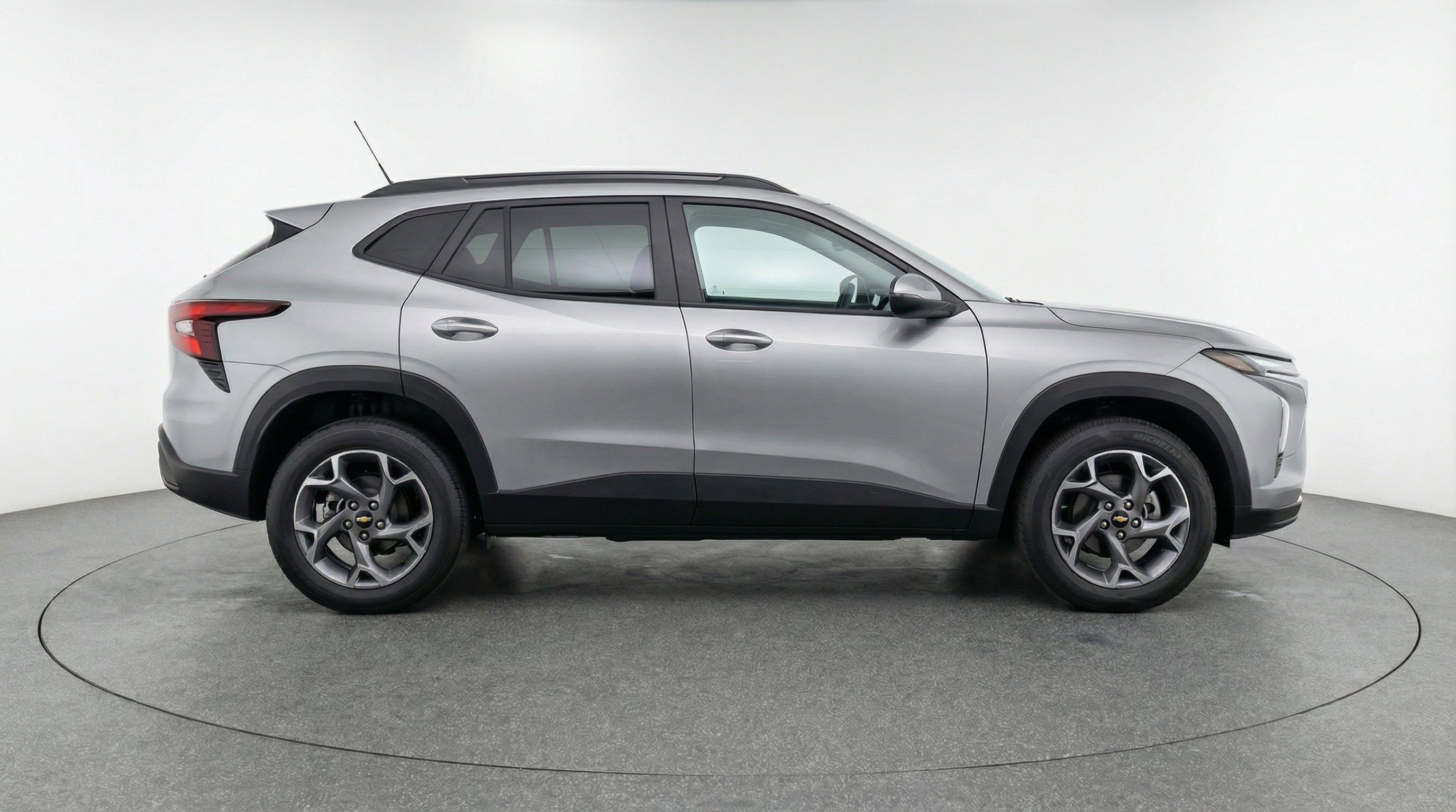 Used 2025 Chevrolet Trax LT image 11