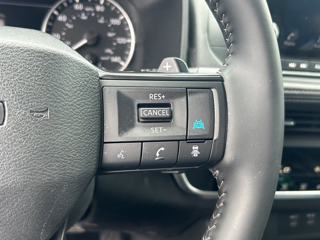 Used 2025 Nissan Rogue SV FWD image 17