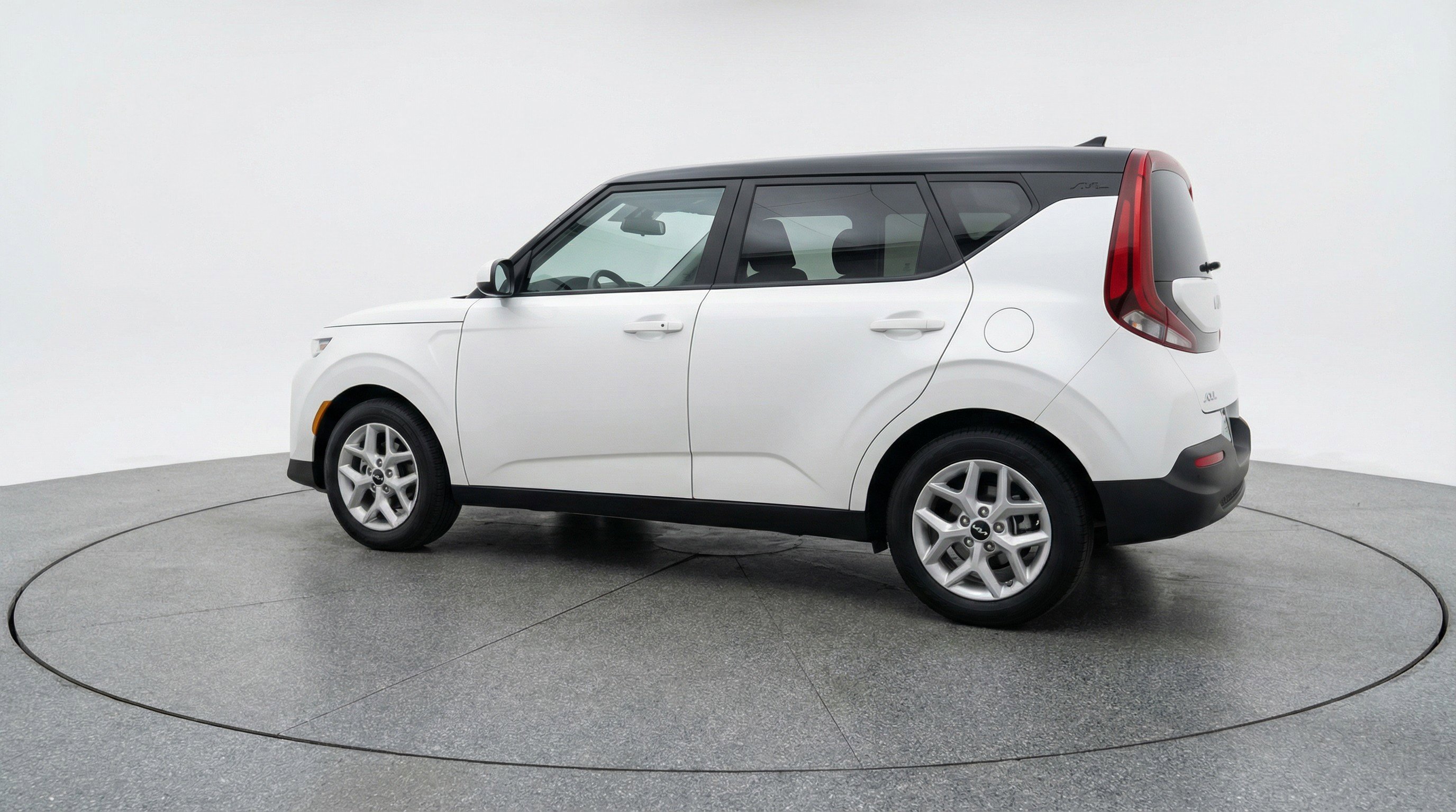 Used 2025 Kia Soul LX w/ LX Technology Package FWD image 6