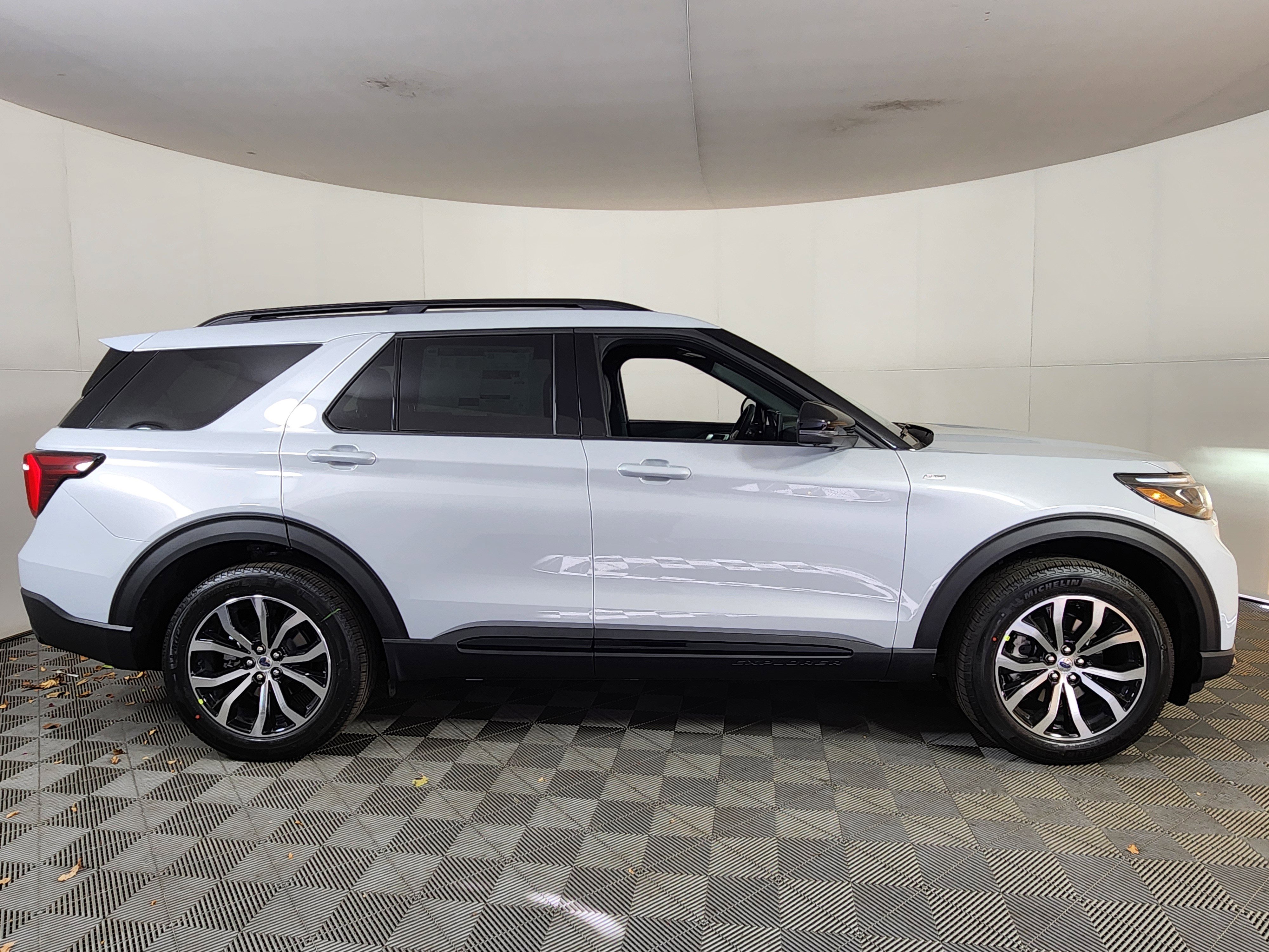 New 2026 Ford Explorer ST-Line image 8