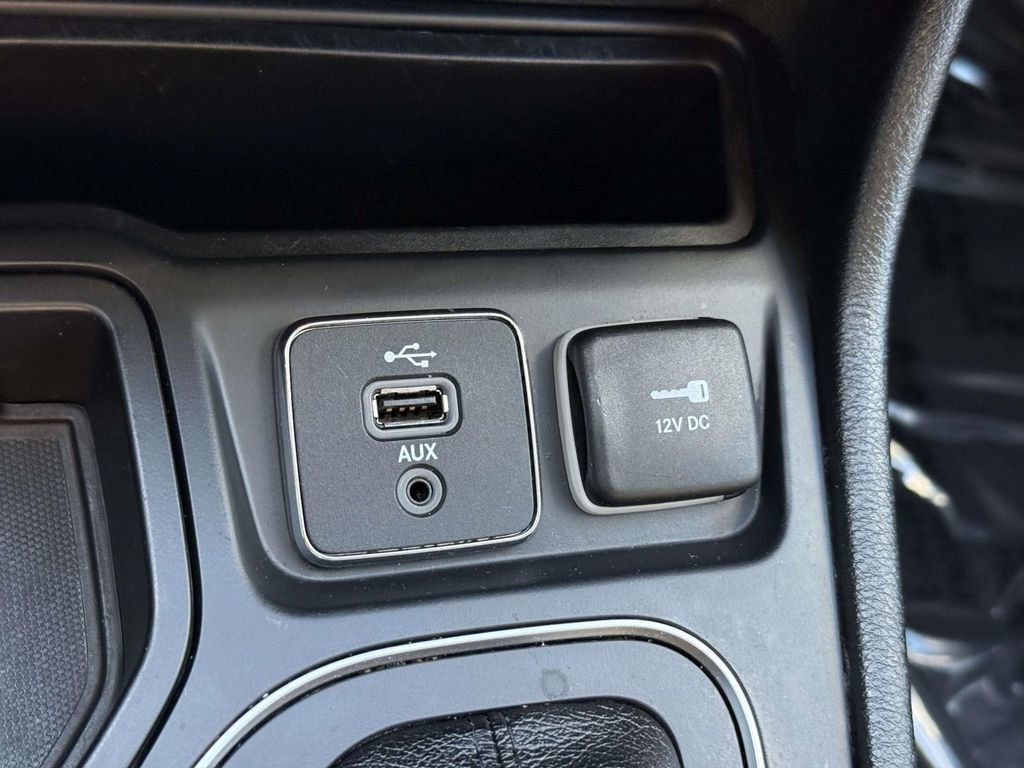 Used 2019 Jeep Cherokee Latitude w/ Popular Appearance Group FWD image 30
