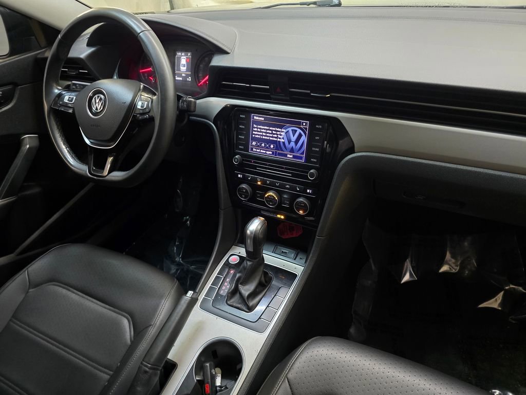 Used 2021 Volkswagen Passat 2.0T SE image 10