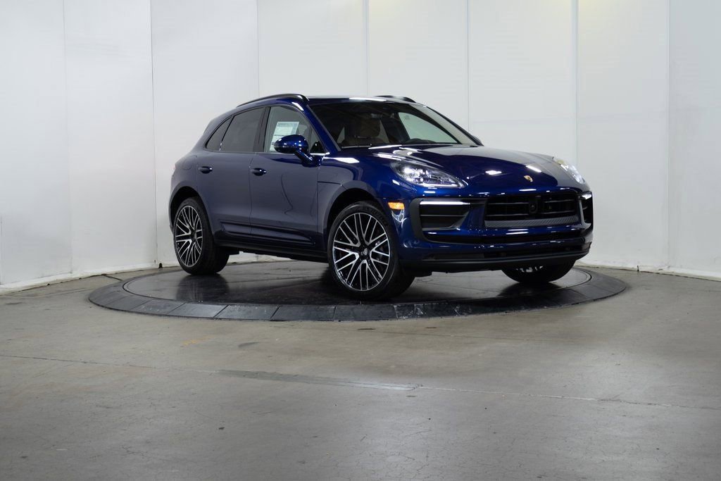 Certified 2025 Porsche Macan image 9