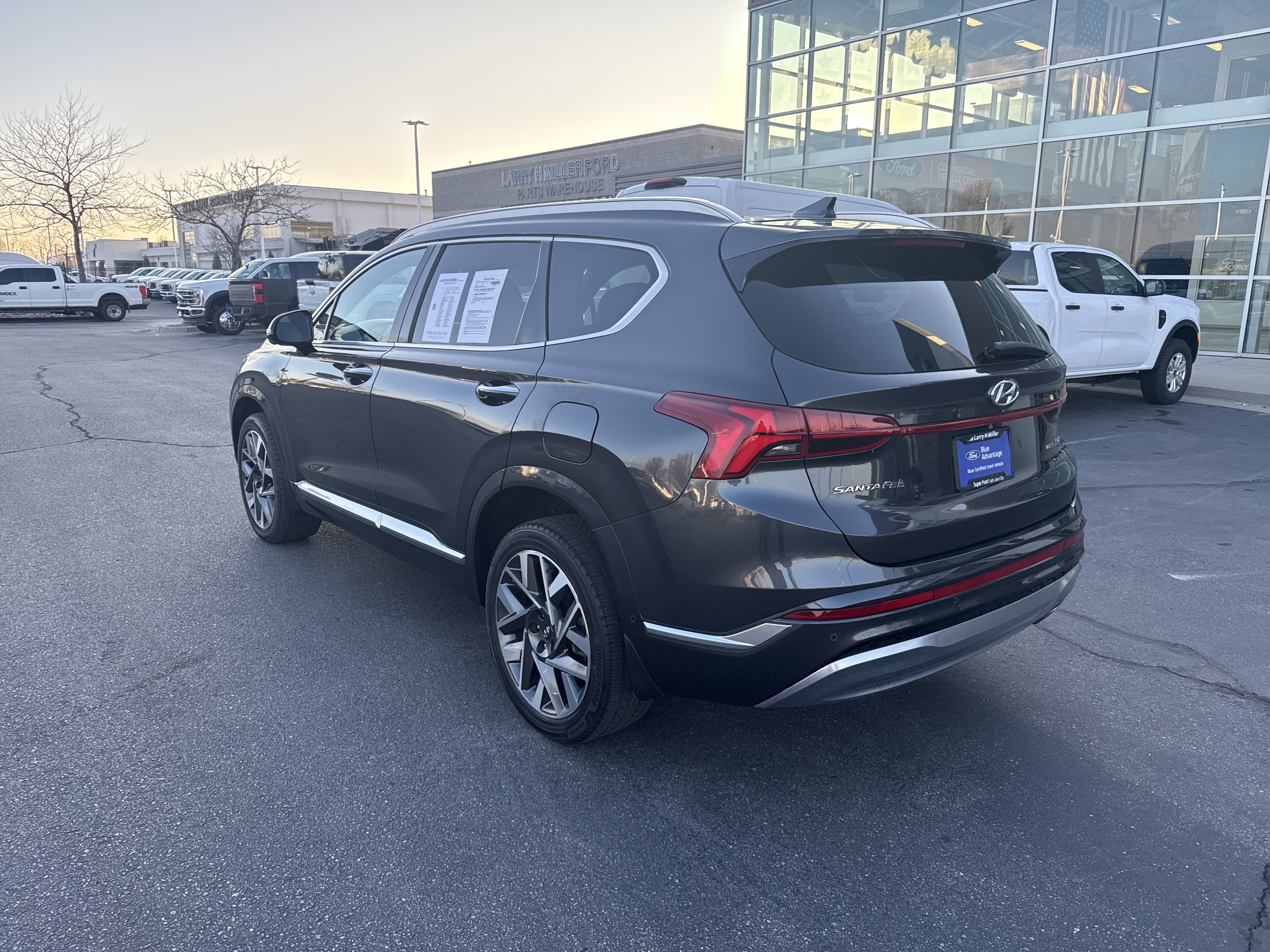 Used 2022 Hyundai Santa Fe Calligraphy image 3