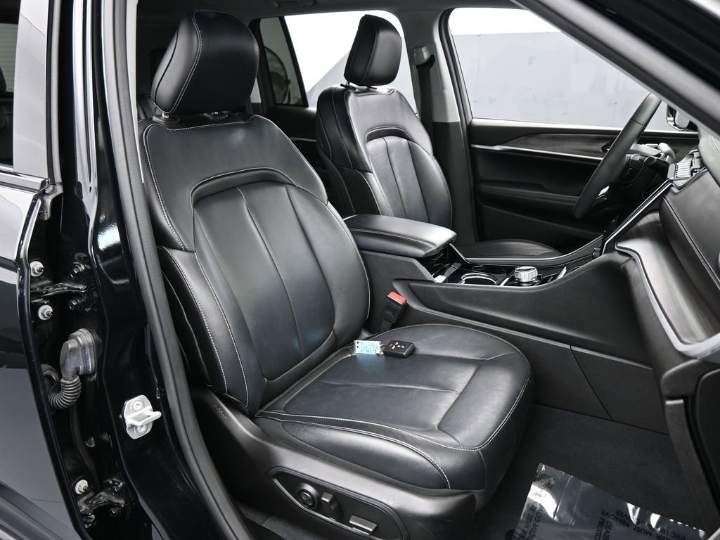 Used 2023 Jeep Grand Cherokee Limited w/ Black Appearance Package image 48