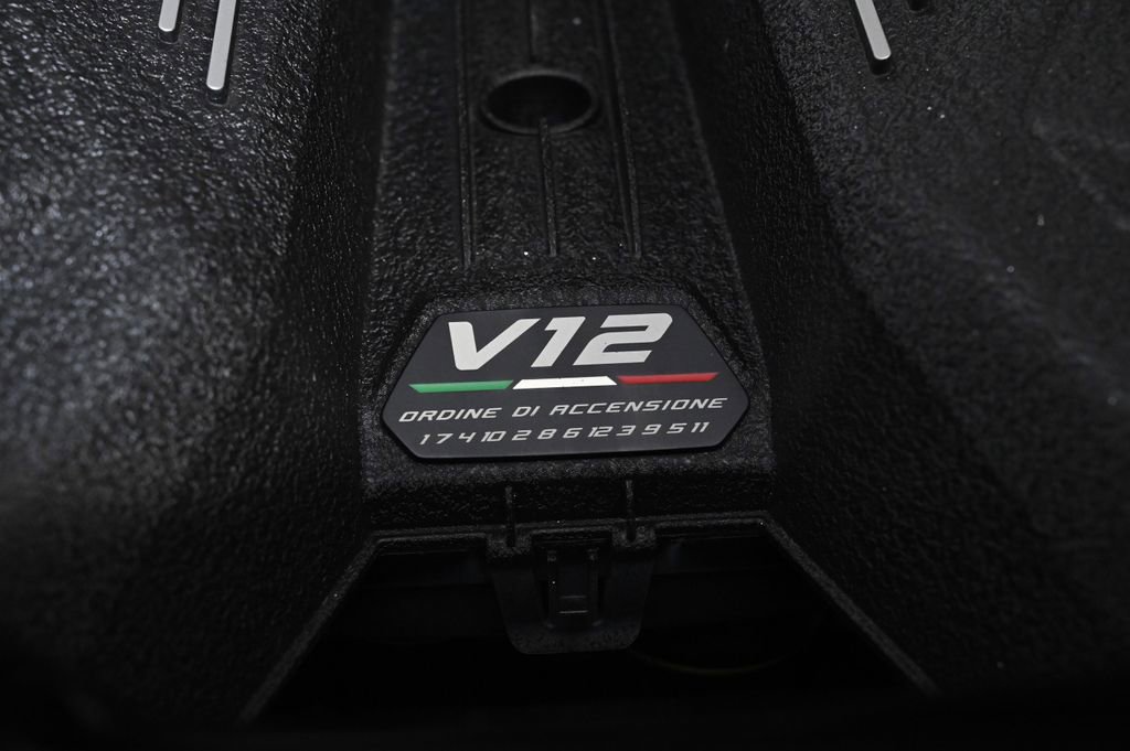 Used 2025 Lamborghini Revuelto image 25