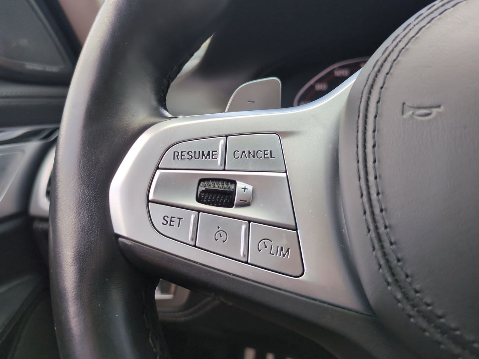 Used 2022 BMW M760i xDrive AWD/4WD image 19