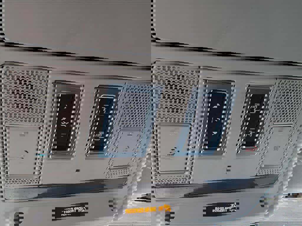 Used 2020 Jaguar F-PACE Checkered Flag image 22