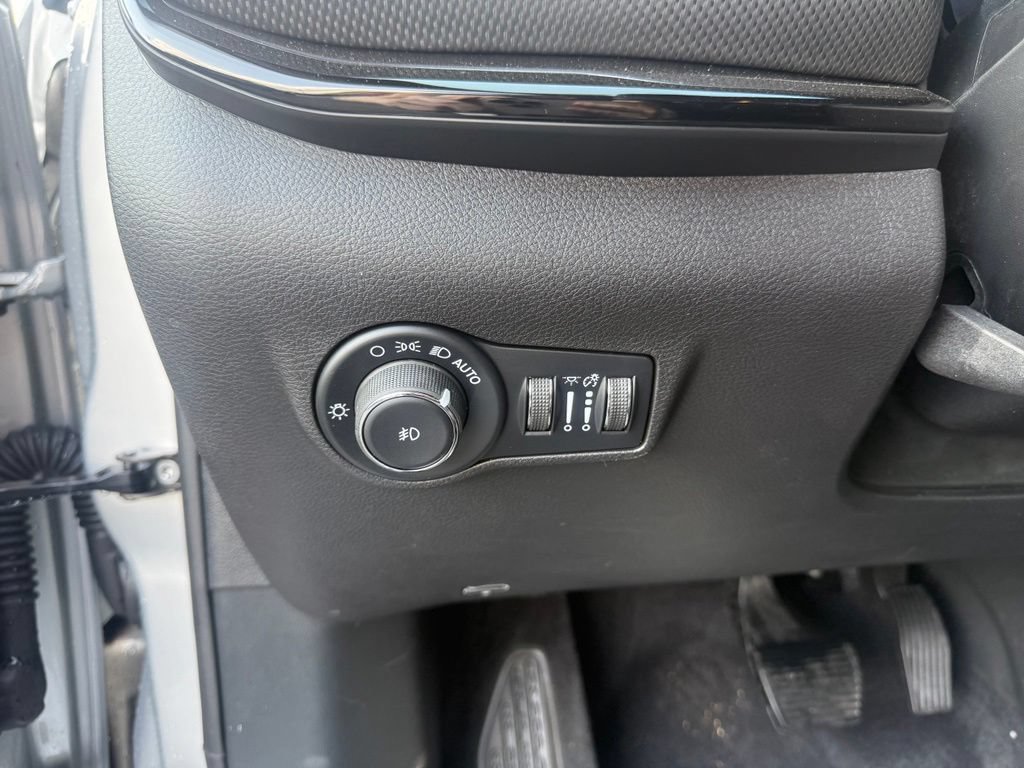 New 2026 Jeep Compass Latitude AWD/4WD image 15