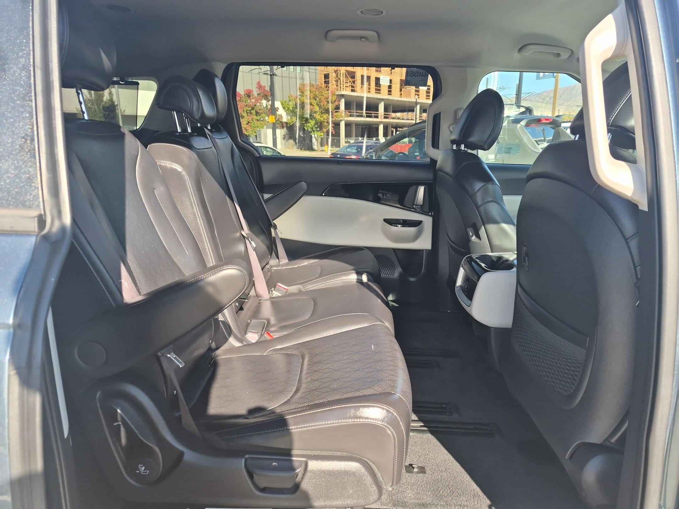 Used 2024 Kia Carnival EX FWD image 29
