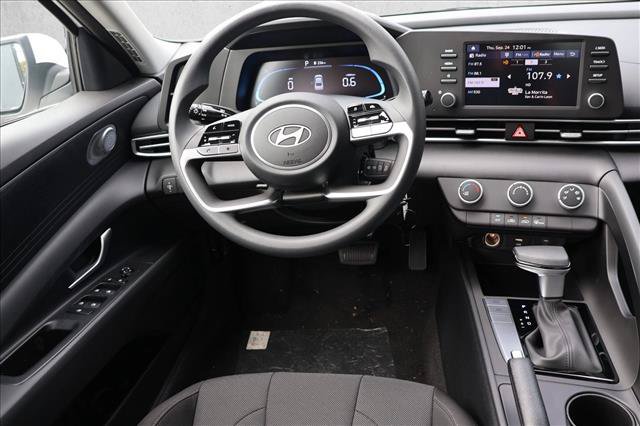 New 2026 Hyundai Elantra SE FWD image 23