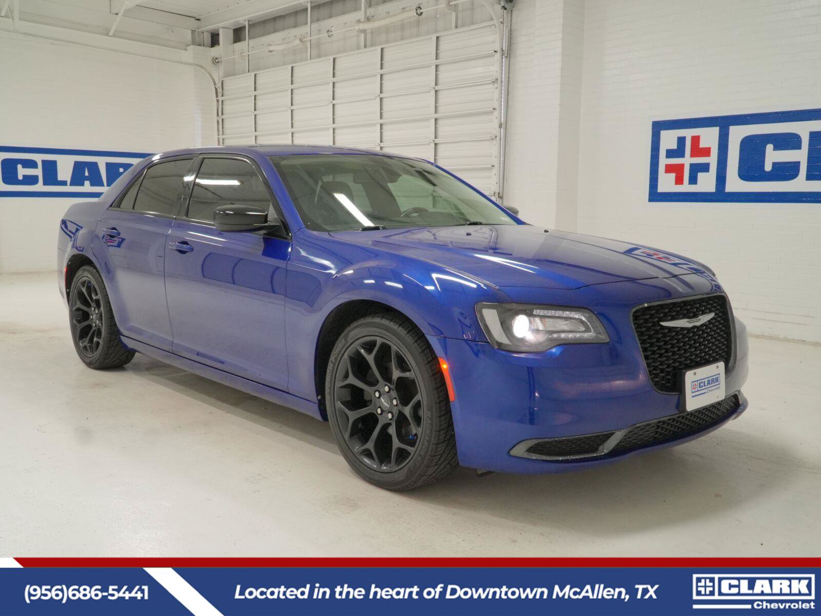 Used 2019 Chrysler 300 Touring w/ Sport Appearance Package RWD image 3