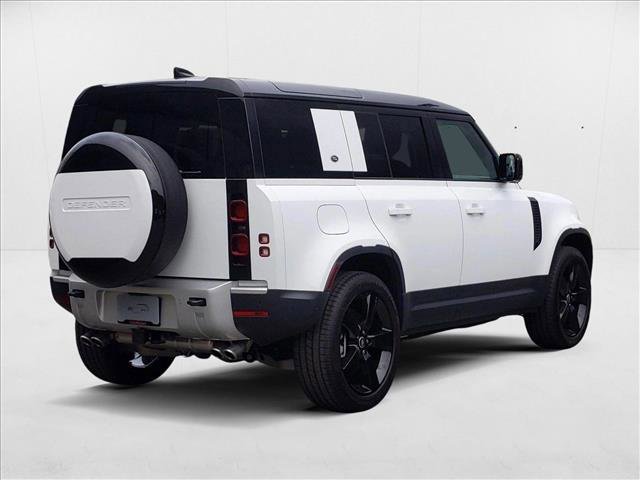New 2024 Land Rover Defender 110 SE image 2