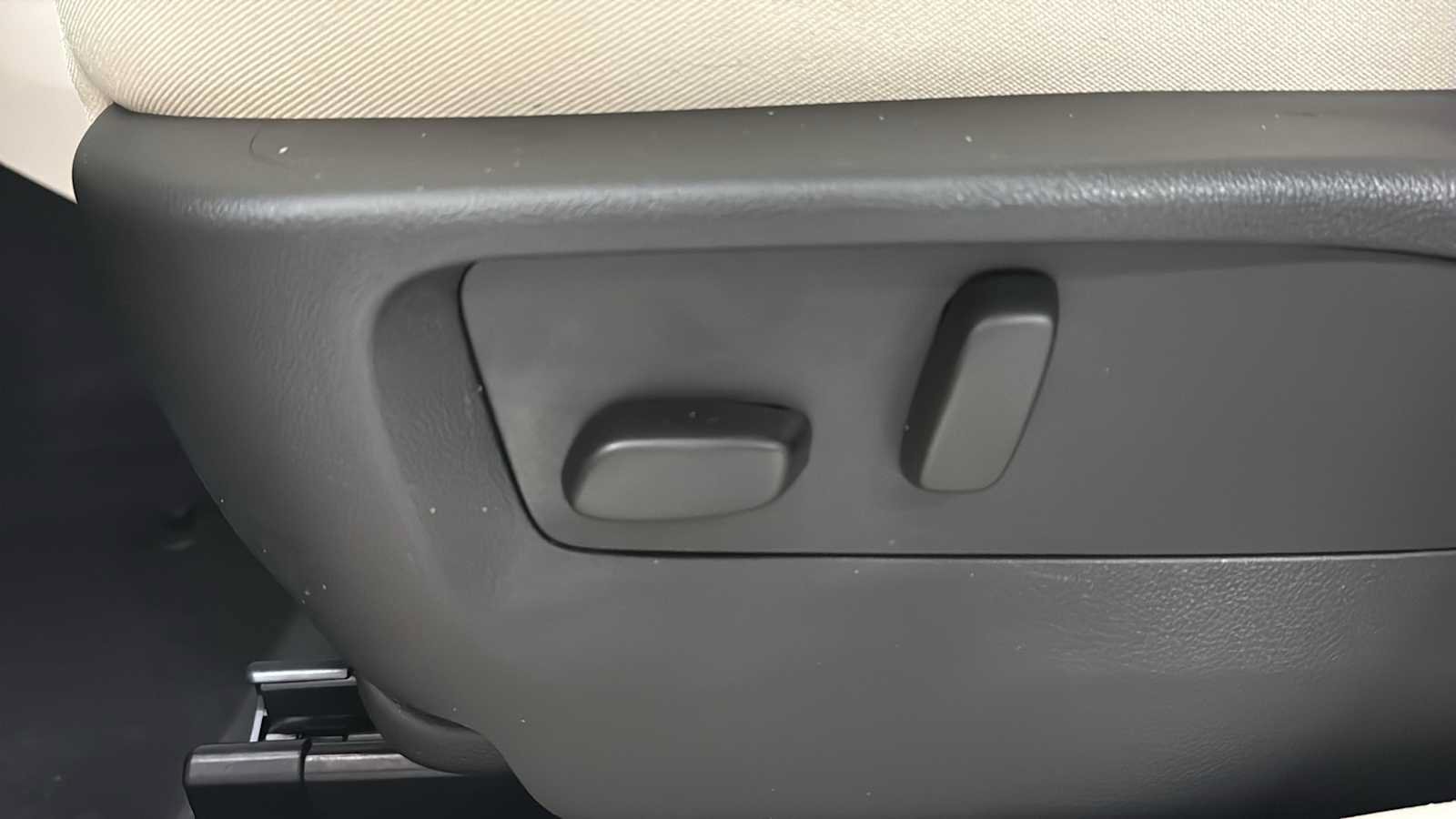 Used 2023 Buick Envision Avenir AWD/4WD image 16