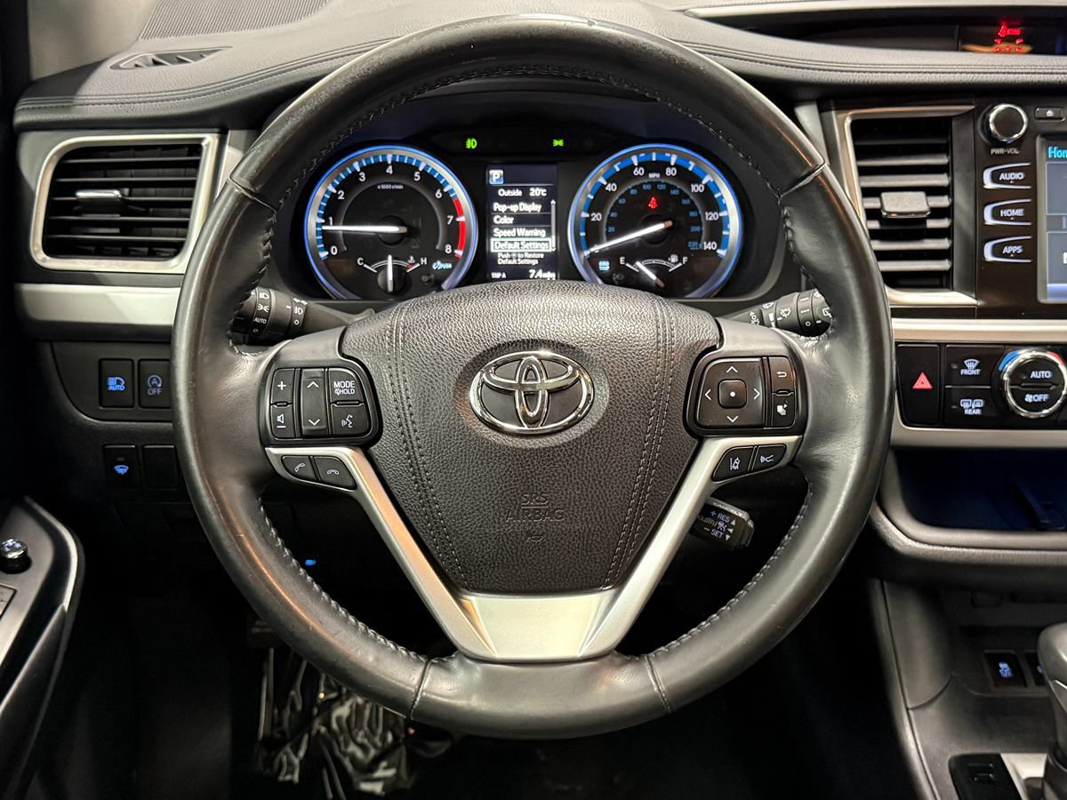 Used 2017 Toyota Highlander SE AWD/4WD image 16