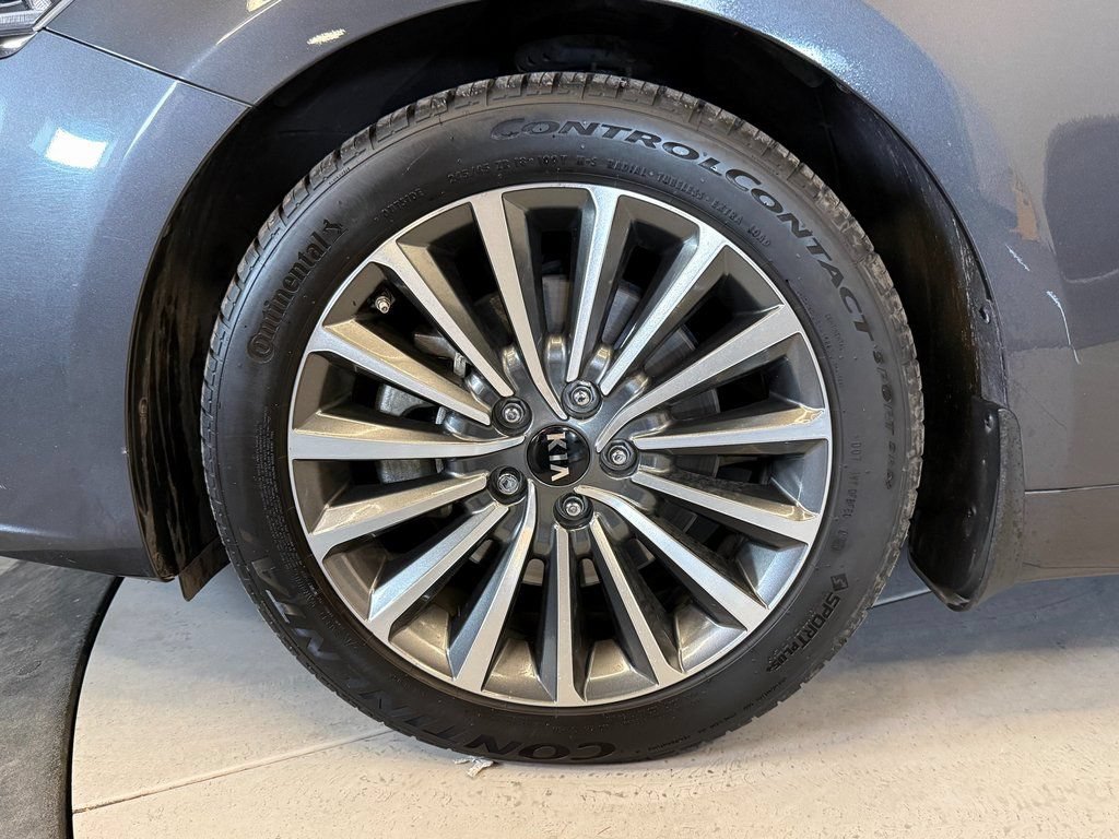 Used 2018 Kia Cadenza Premium w/ Luxury Package FWD image 28