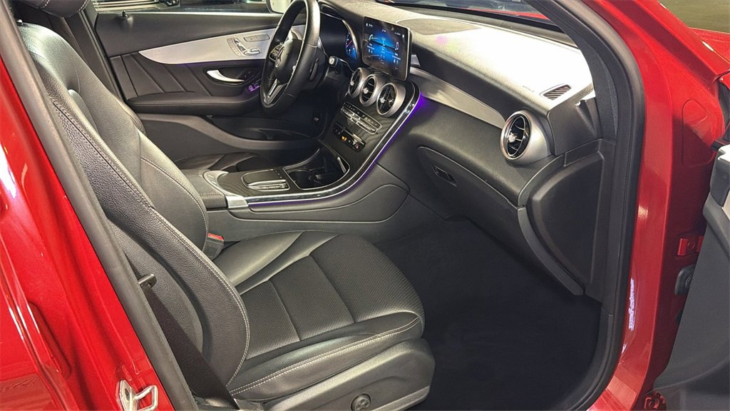 Used 2021 Mercedes-Benz GLC 300 4MATIC w/ AMG Line image 9