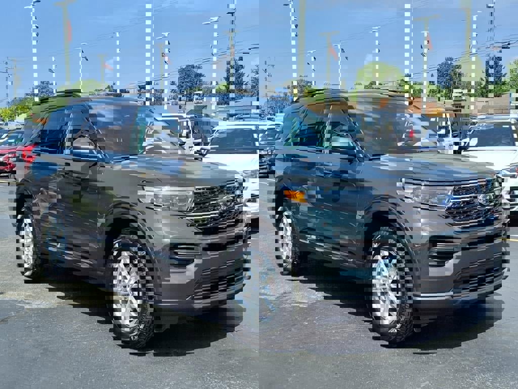 Certified 2023 Ford Explorer XLT image 3