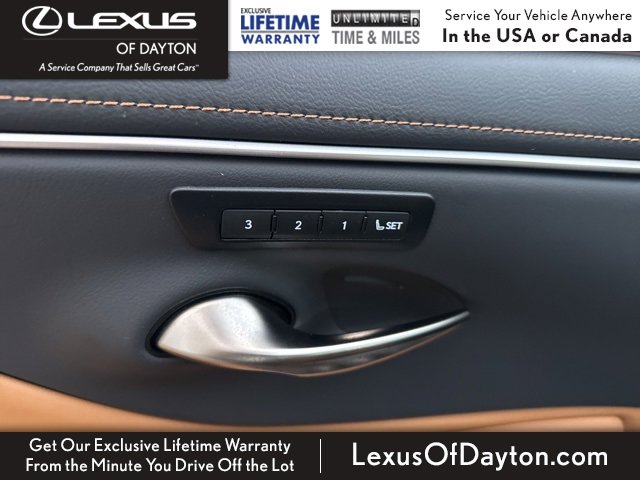 Used 2025 Lexus ES 300h w/ Luxury Package image 12