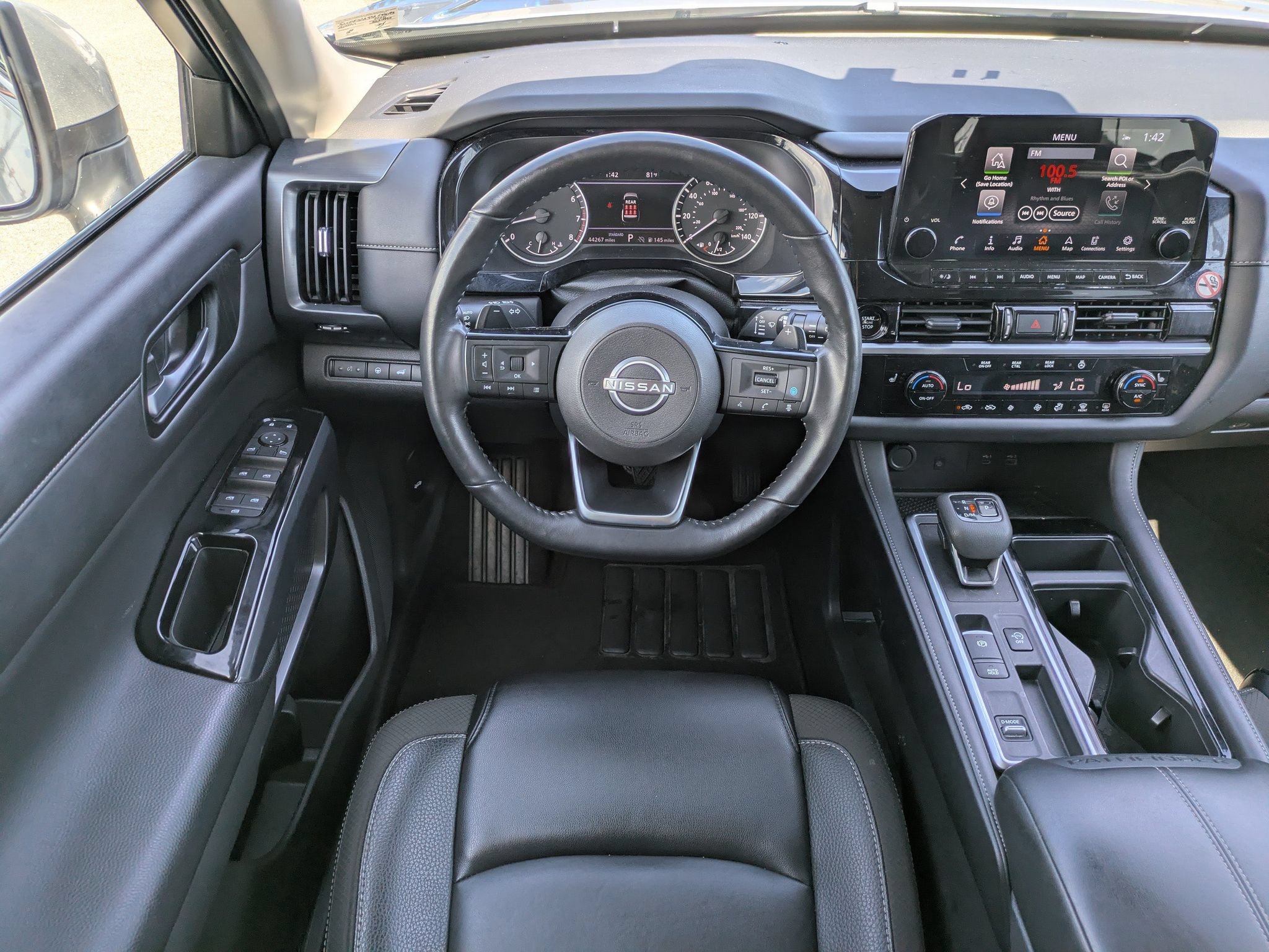 Certified 2025 Nissan Pathfinder SL FWD image 17
