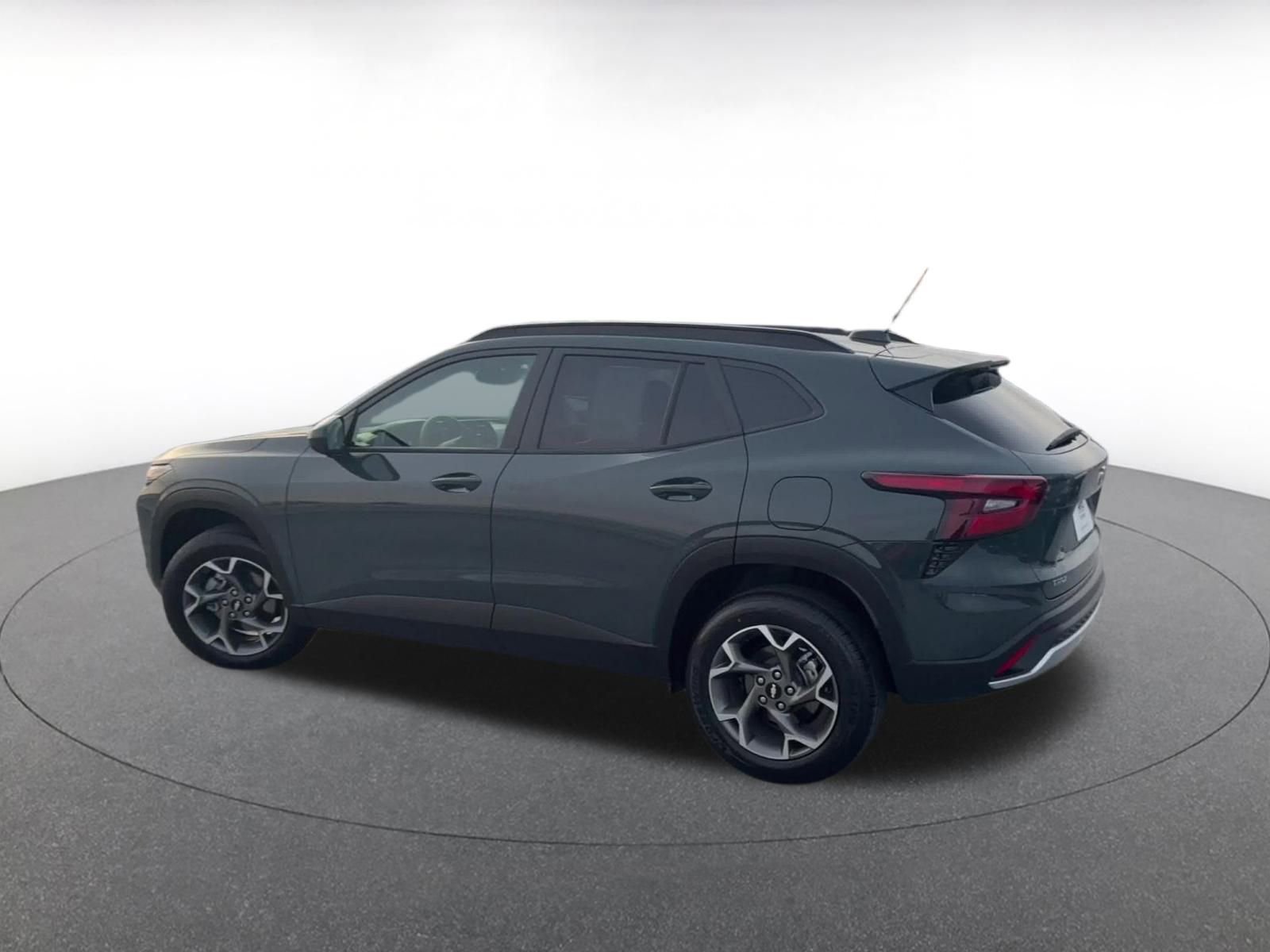 Used 2025 Chevrolet Trax LT image 10