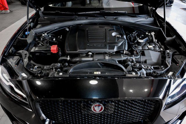 Used 2019 Jaguar F-PACE R-Sport image 52